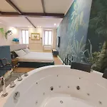 Exotic With Jacuzzi Daire *