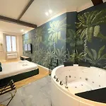Exotic With Jacuzzi Bergame