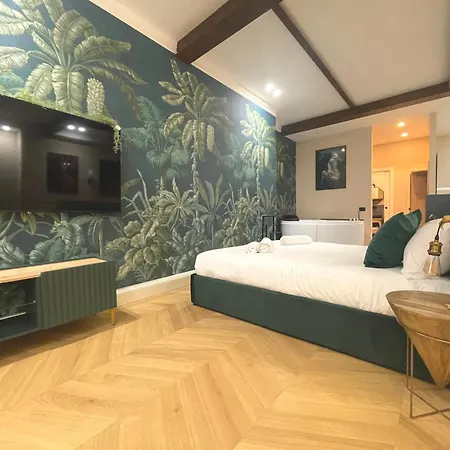 Exotic With Jacuzzi アパート ベルガモ