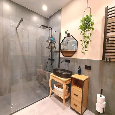 Exotic With Jacuzzi Bergame