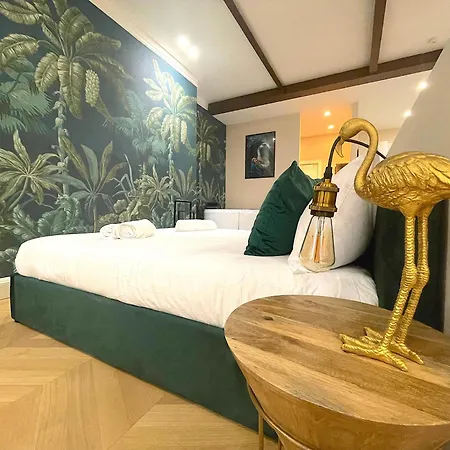 アパート Exotic With Jacuzzi